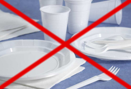 В Европе запретят пластиковую посуду