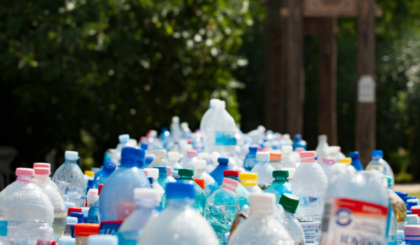 Борьба с пластиковым загрязнением: Европа стремится меньше производить, больше утилизировать