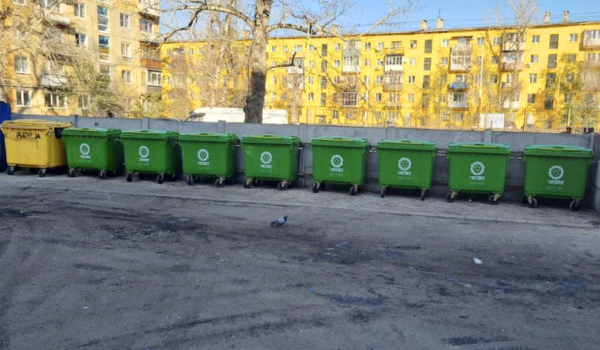 В Усть-Каменогорске обновляют мусорные контейнеры
